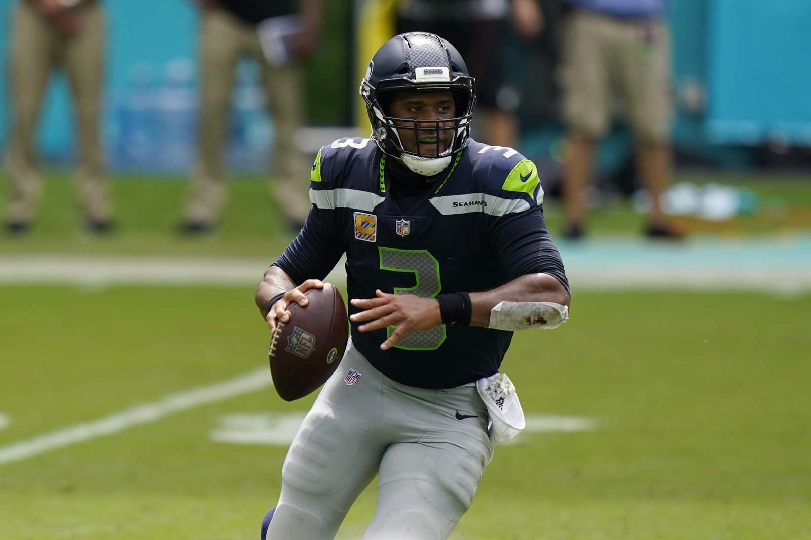 Dolphins comeback falls short as Wilson leads Seahawks to first 4-0 start since 2013