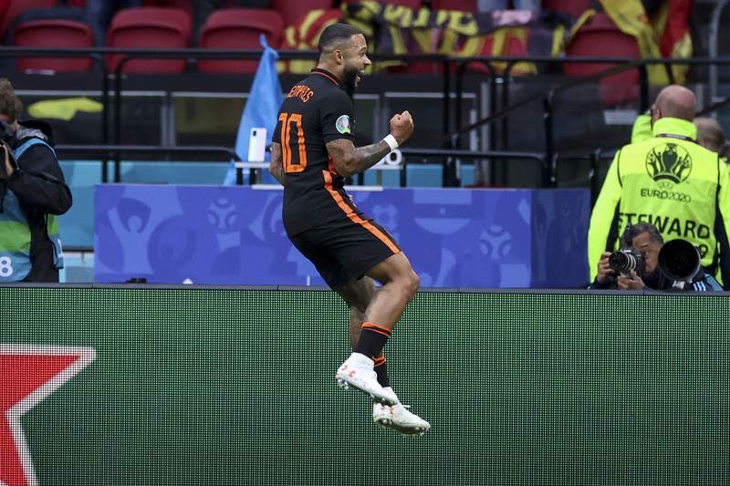 Depay, Wijnaldum score, Netherlands beats NMacedonia 3-0