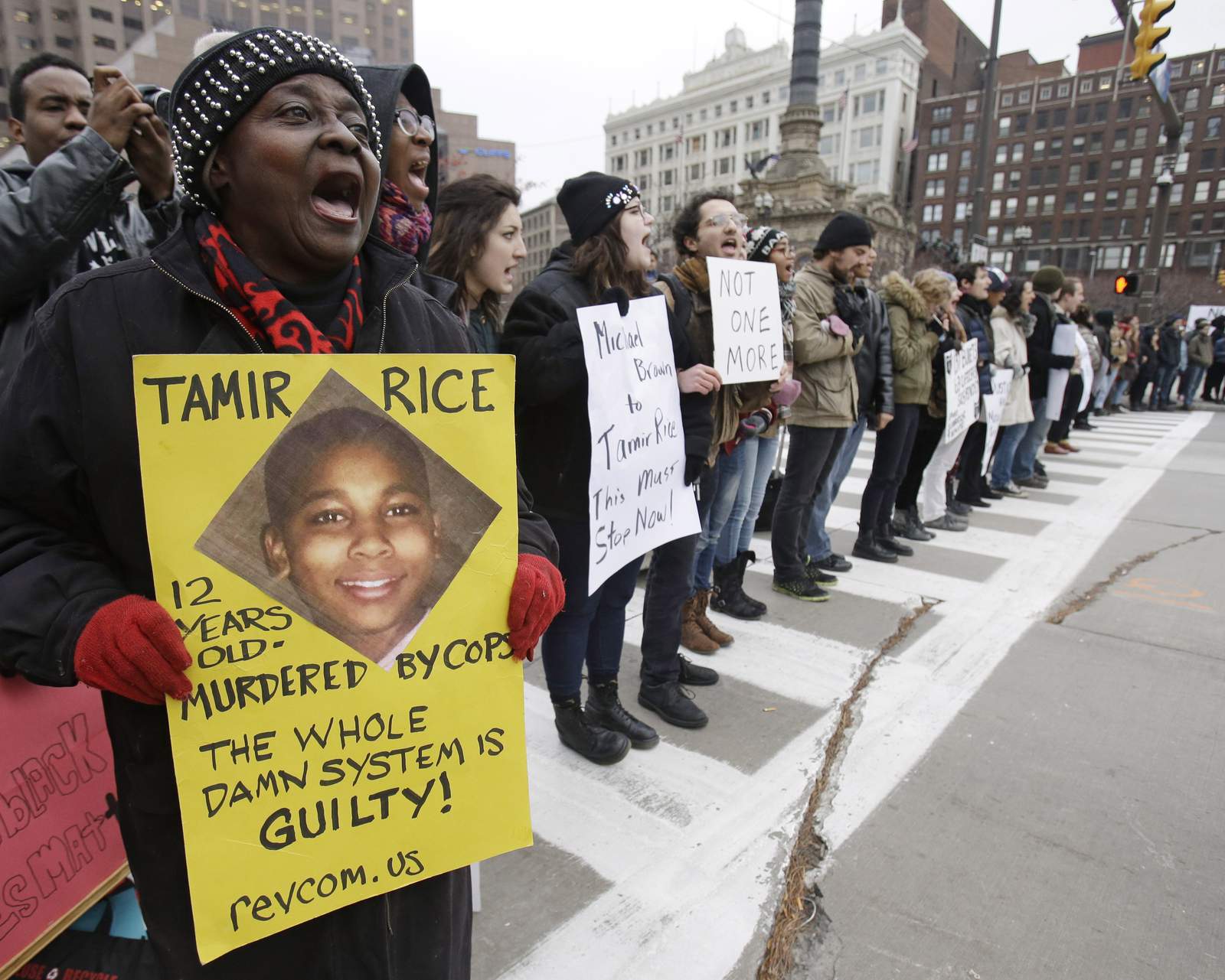 Family asks feds to reopen case on Tamir Rice police killing