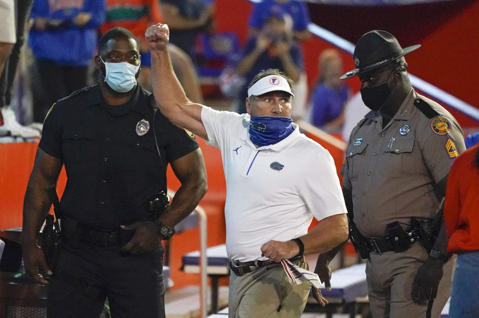 Florida's Mullen's uneven month ends in Darth Vader costume