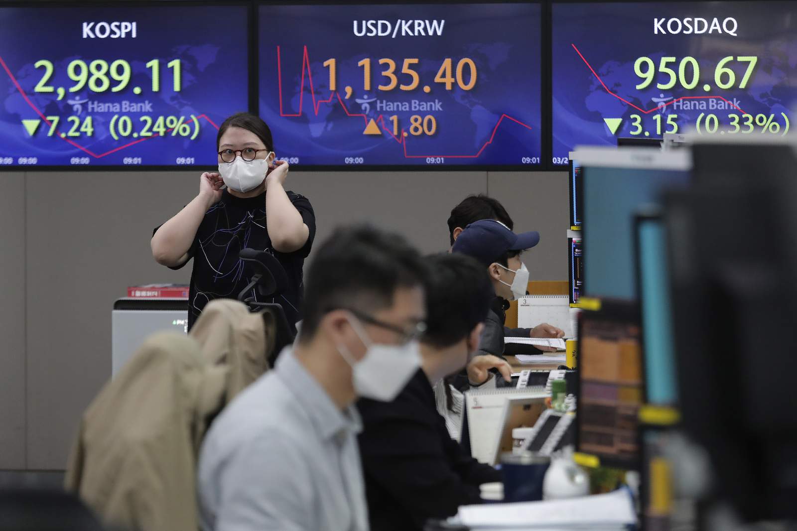 Asian markets push higher despite tech sell-off on Wall St