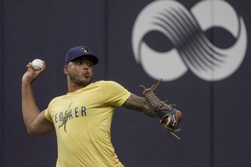 No surprise: Brewers choose Peralta to face Braves' Anderson