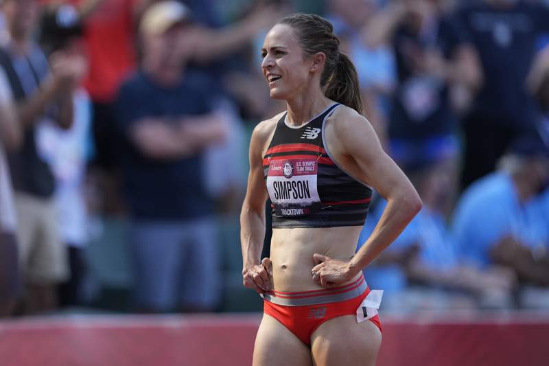 Favorites Brazier, Simpson melt on sizzling day at trials