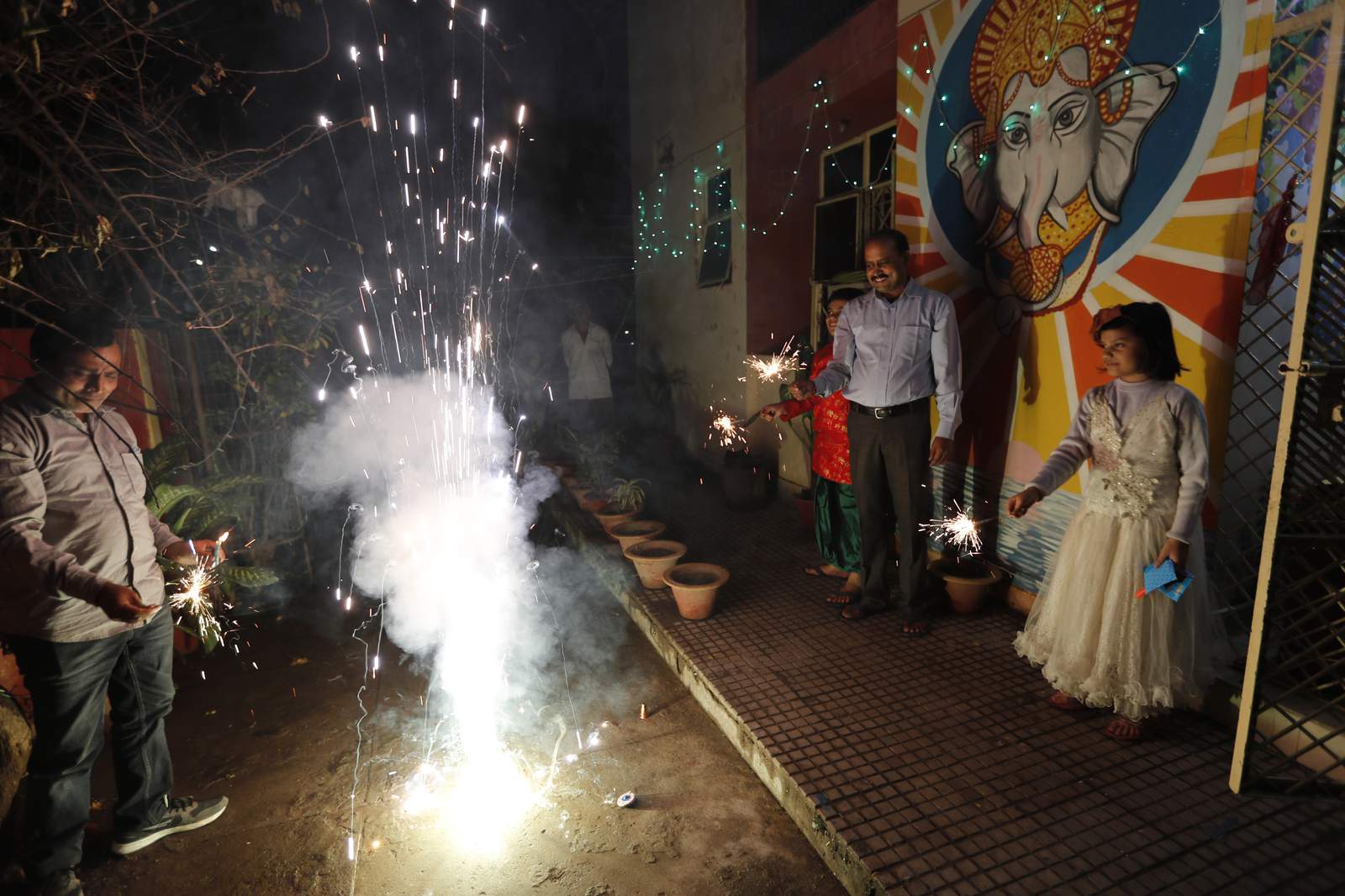 India celebrates Diwali amid pandemic, pollution fears