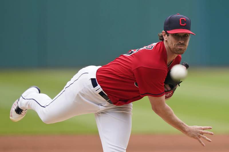 Indians ace Bieber out at least 2 weeks with shoulder strain