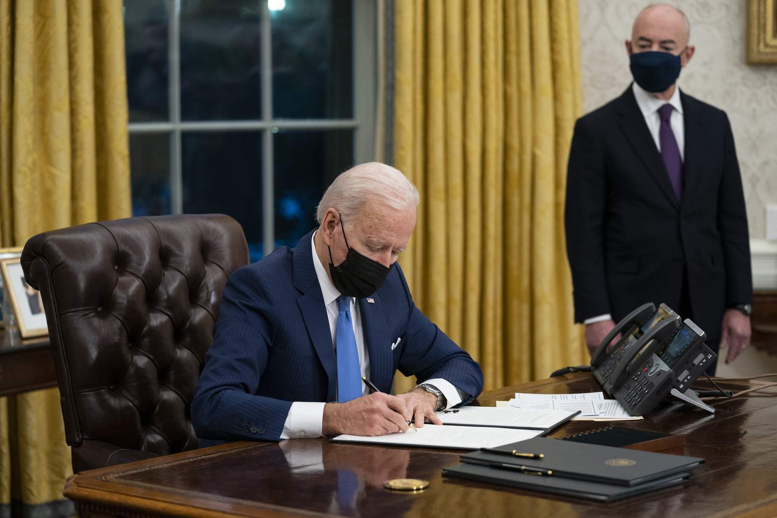 Presidente Biden firma órdenes ejecutivas sobre inmigración