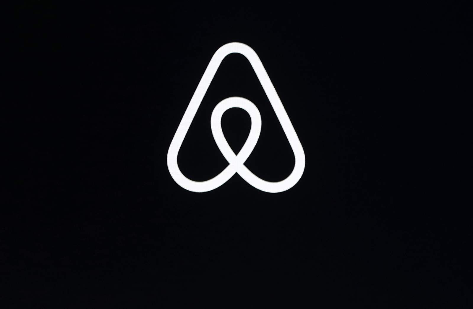 Airbnb hikes share price ahead of expected IPO this week