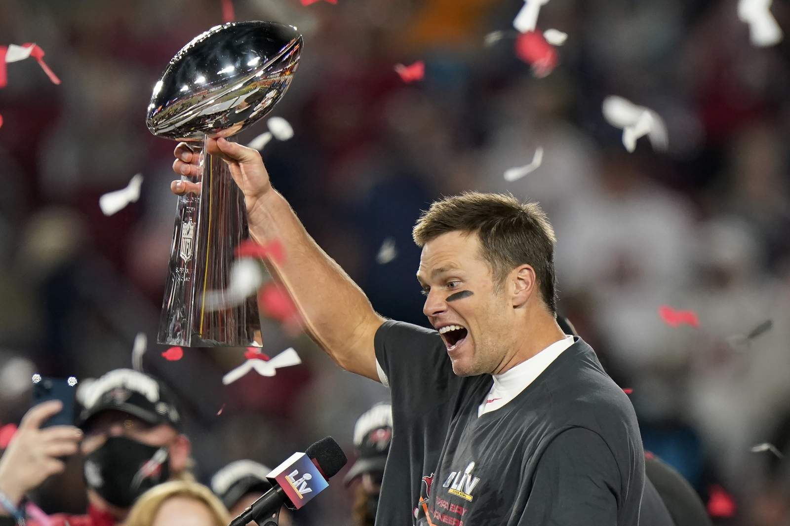 Tom Brady wins Super Bowl No. 7, Buccaneers beat Chiefs 31-9