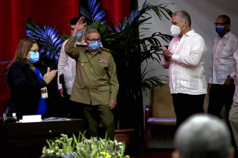 AP EXPLICA: ¿Qué momento atraviesa el PC de Cuba?