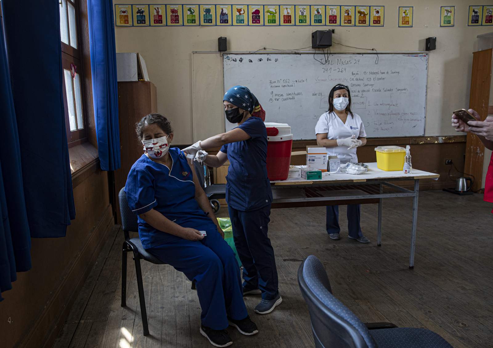 Chile alcanza dos millones de vacunados y lidera la región