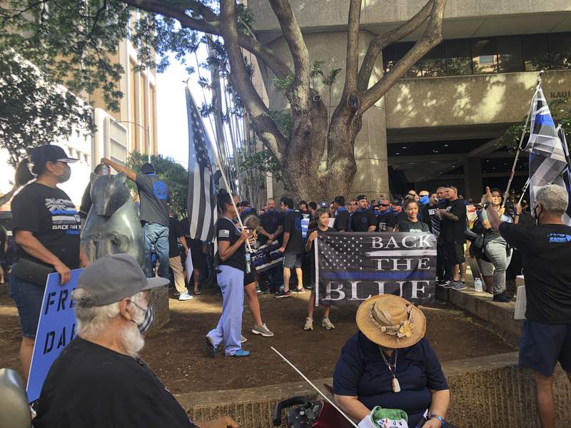 3 Honolulu police officers face charges in fatal shooting