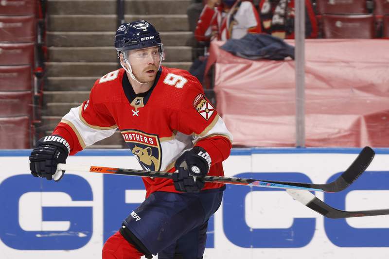 Panthers sign Bennett, 2 others while discussions continue with Reinhart, Verhaeghe