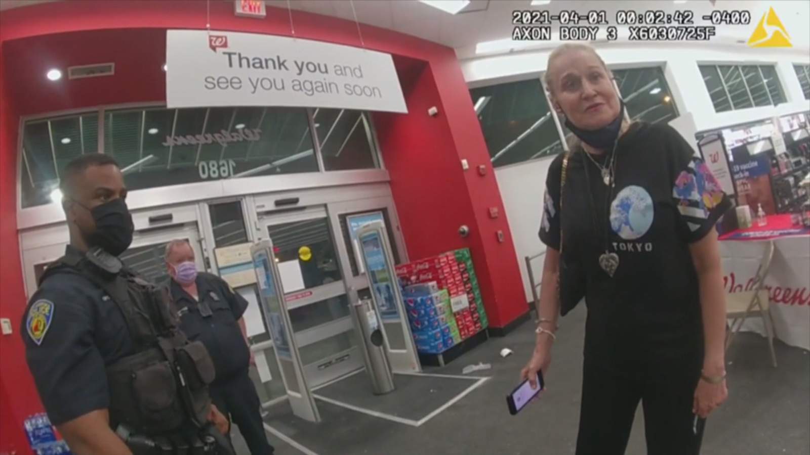 Video de cámara corporal de policía exhibe escena racista en Walgreens de Fort Lauderdale