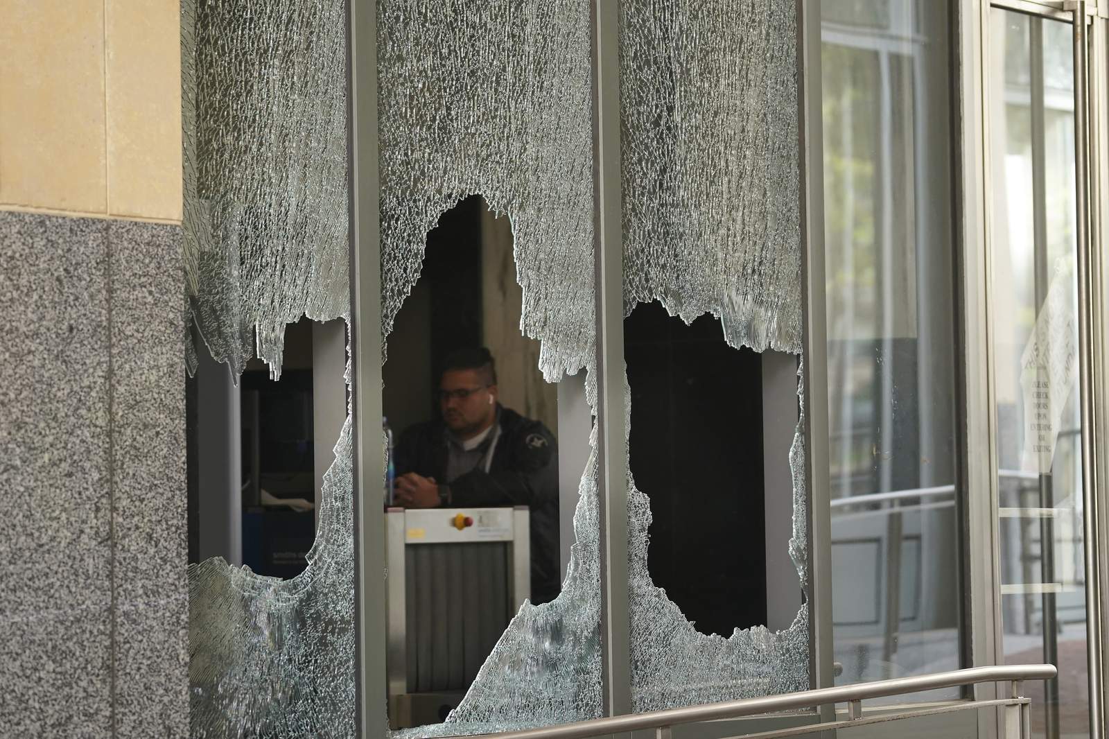 Oakland protesters set fire to courthouse, smash windows