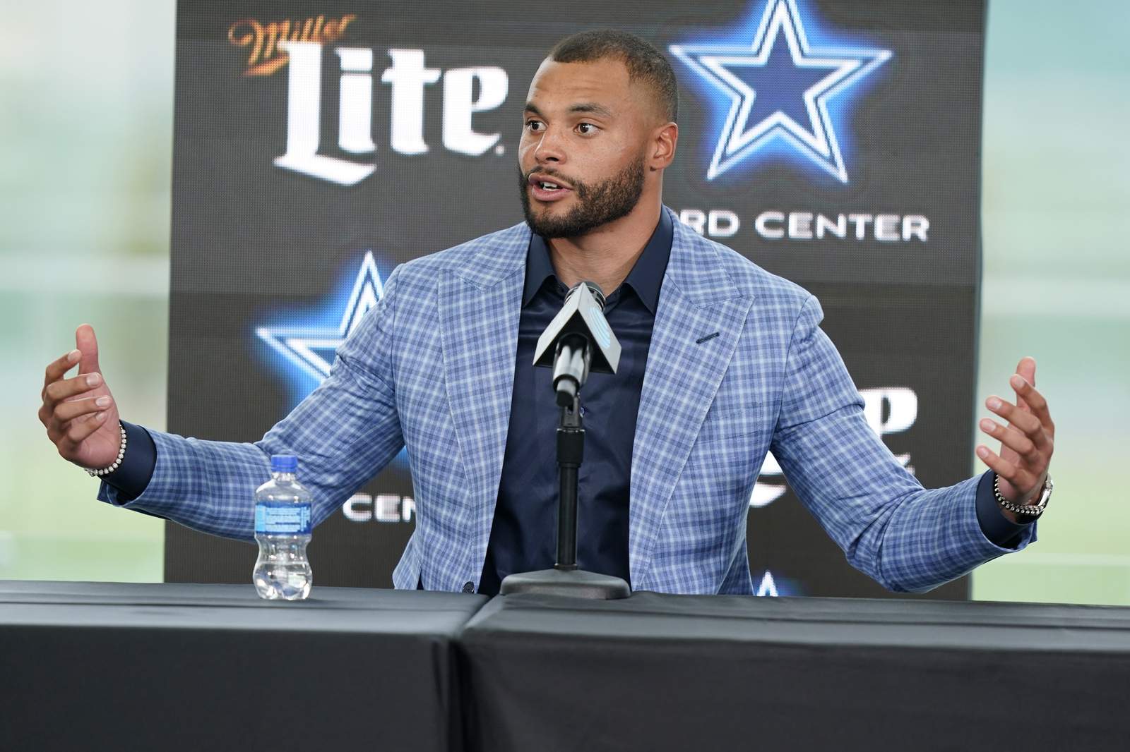 'Healthy' Prescott signs richest contract in Cowboys history