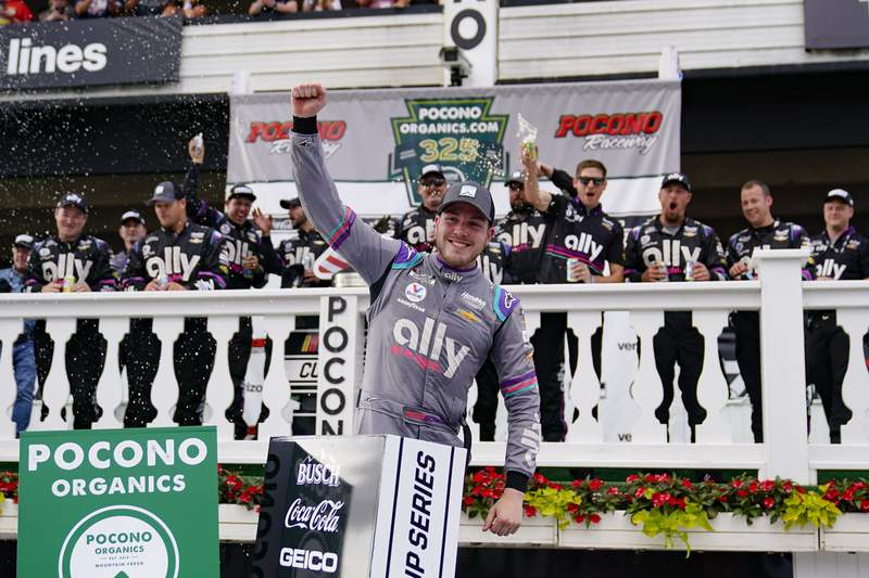 Bowman zips past Larson after late flat and wins at Pocono