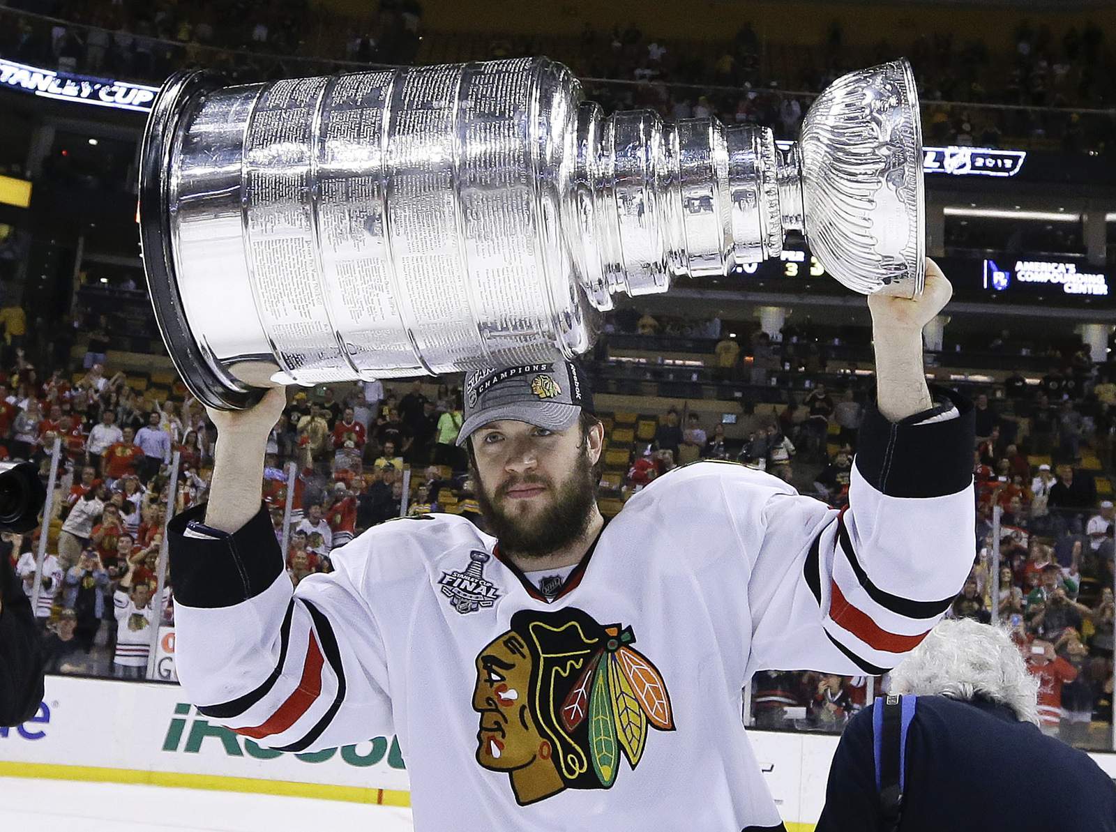 Blackhawks' Seabrook calls it a career because of injury