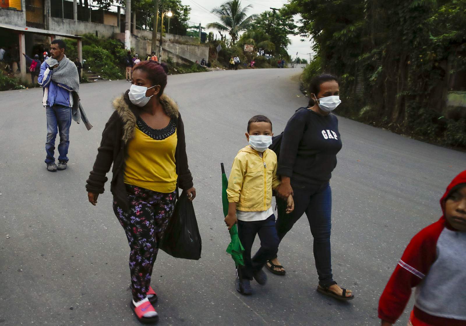 Migrantes cruzan Guatemala pese a amenazas, pocos retornan