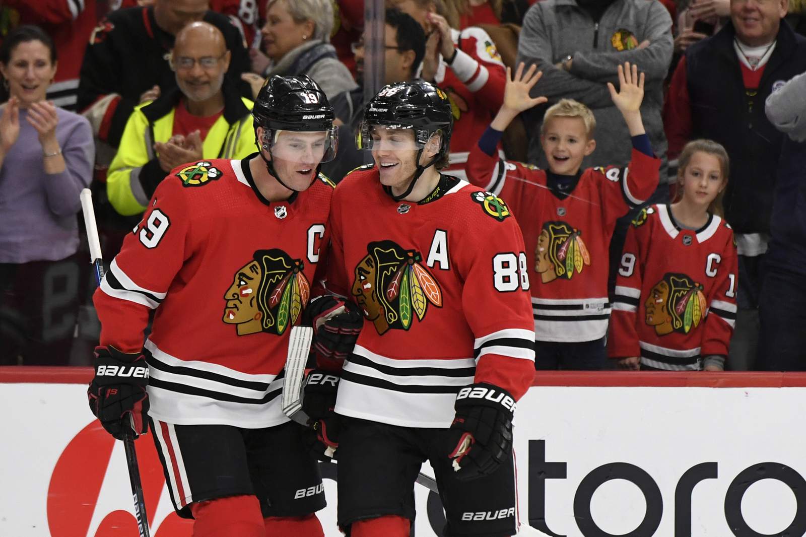 In wake of Indians' decision, Blackhawks stay with team name