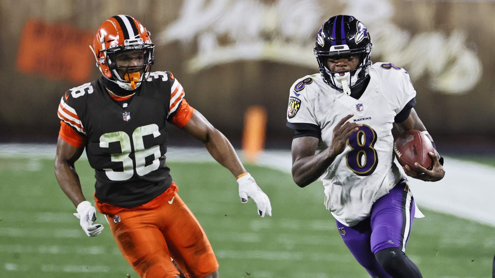 Jackson returns to save Ravens with 47-42 win over Browns