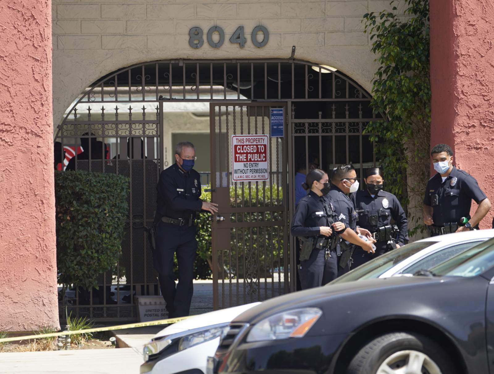 Madre arrestada después de que 3 niños fueran encontrados muertos en Los Ángeles