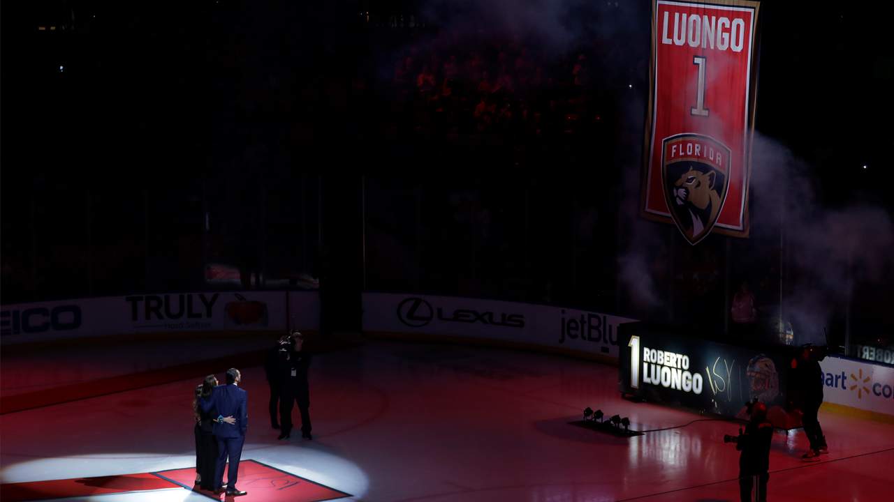 Roberto Luongo’s No. 1 jersey goes to the Panthers’ rafters