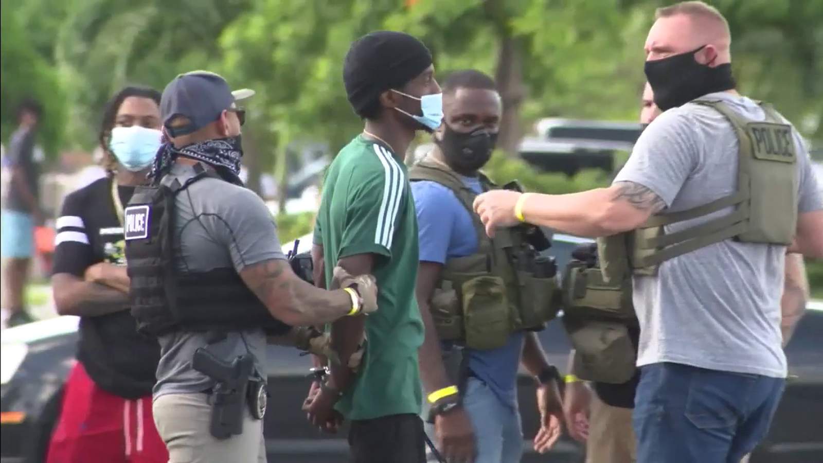 Gunfight leaves 5 men injured in Miami Gardens