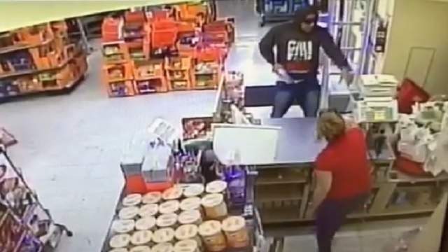 Man robs Miami Beach Dollar Store at gunpoint