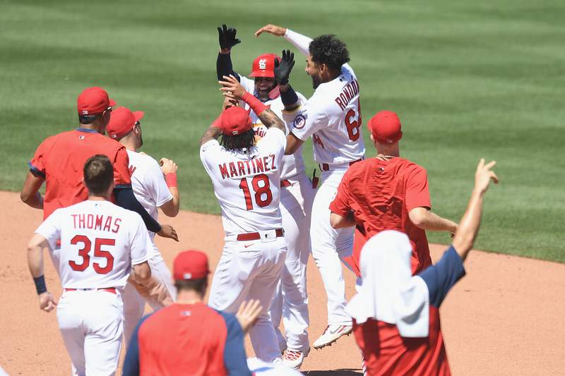 Molina’s RBI single in 9th lifts Cardinals past Marlins 1-0, completing sweep