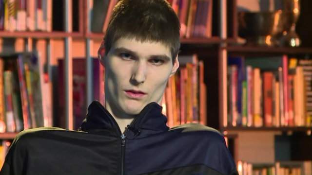 Video This 7 Foot 7 High School Basketball Player Is Taller Than