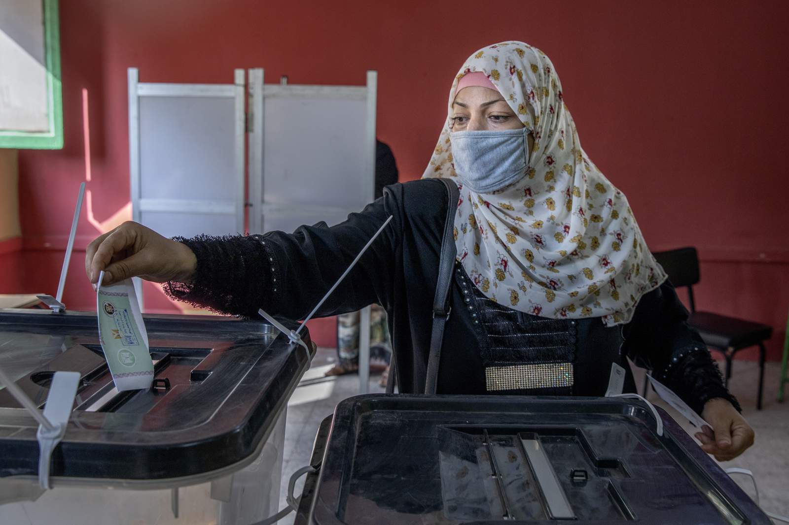 Egypt's parliamentary vote likely to tighten leader's grip