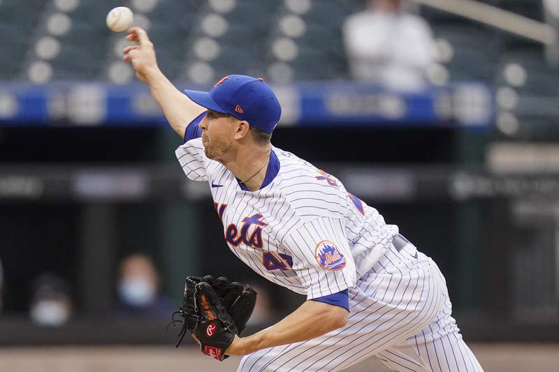 Mets scratch deGrom because of tightness in right side