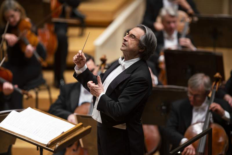 Muti extends to 2022-23 as Chicago Symphony music director