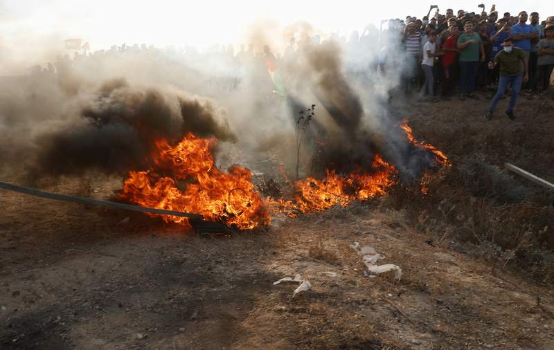 Gaza border clashes wound 24 Palestinians, Israeli policeman