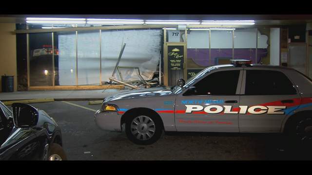 Robbers Crash Into 2 Clothing Stores In Miami Dade County