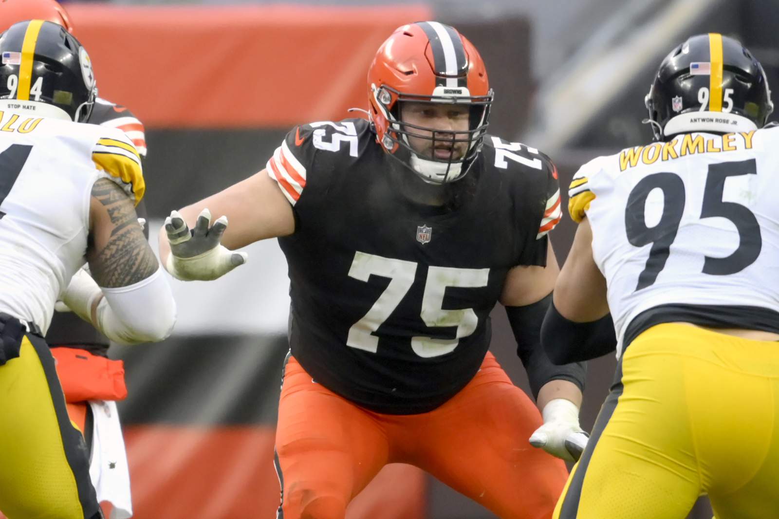 Browns Pro Bowl guard Bitiono back for playoffs after COVID