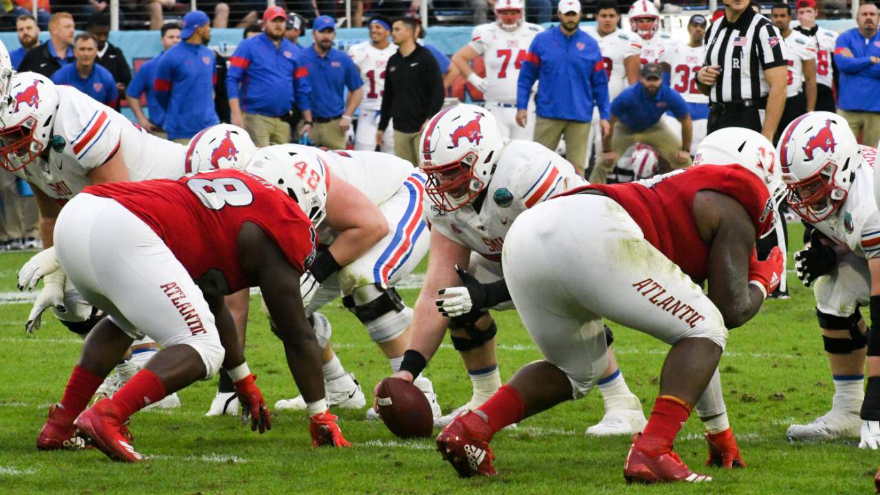 Fau Dominates Smu 52 28 To Win Boca Raton Bowl