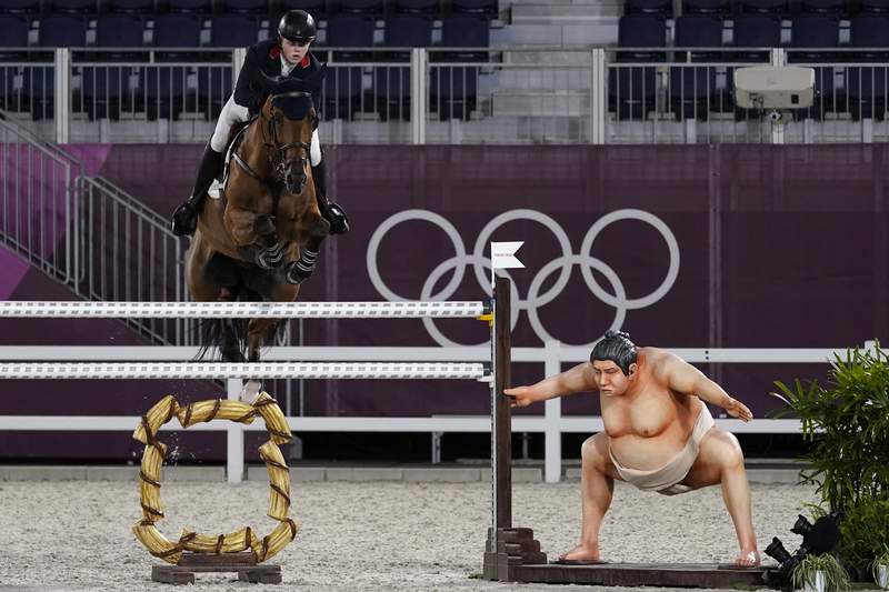Sumo wrestler removed from equestrian course for team event