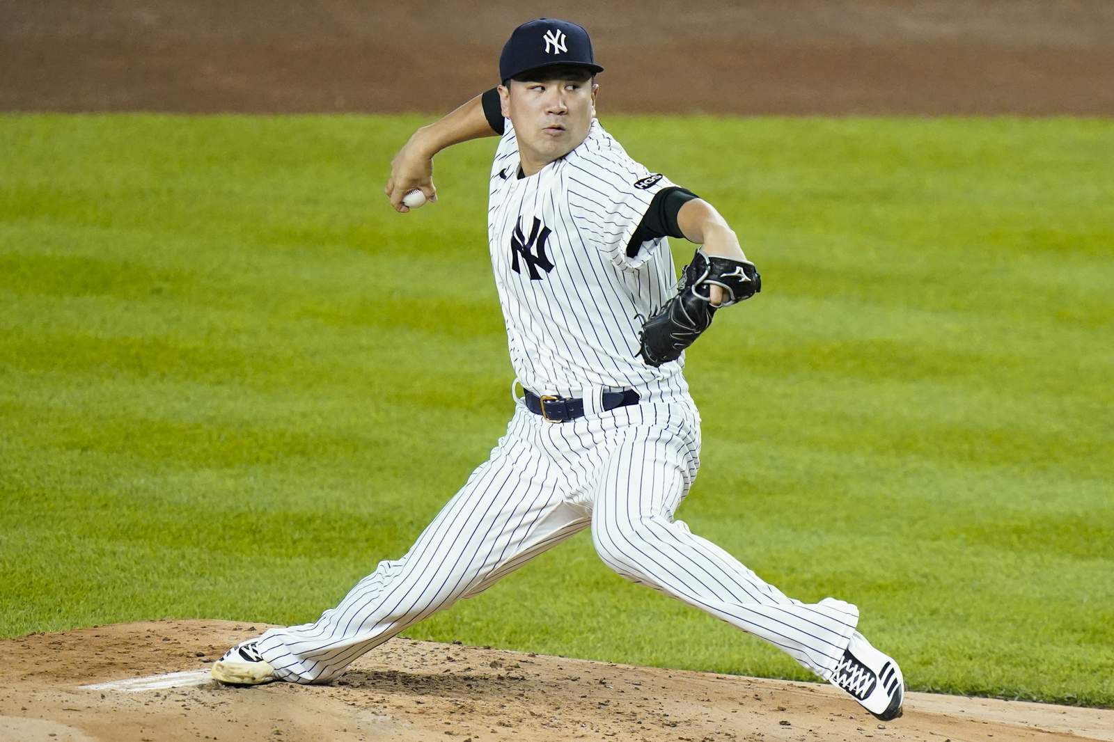 Tanaka leaves Yankees, rejoins former team to pitch in Japan