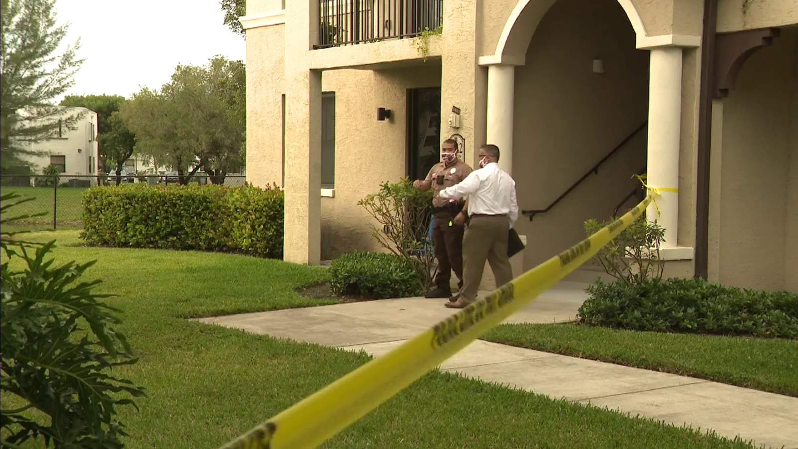 Miami-Dade apartment shooting leaves 1 dead, 1 injured