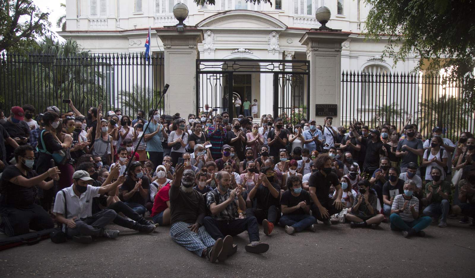 Gobierno cubano rompe el diálogo con un grupo de artistas