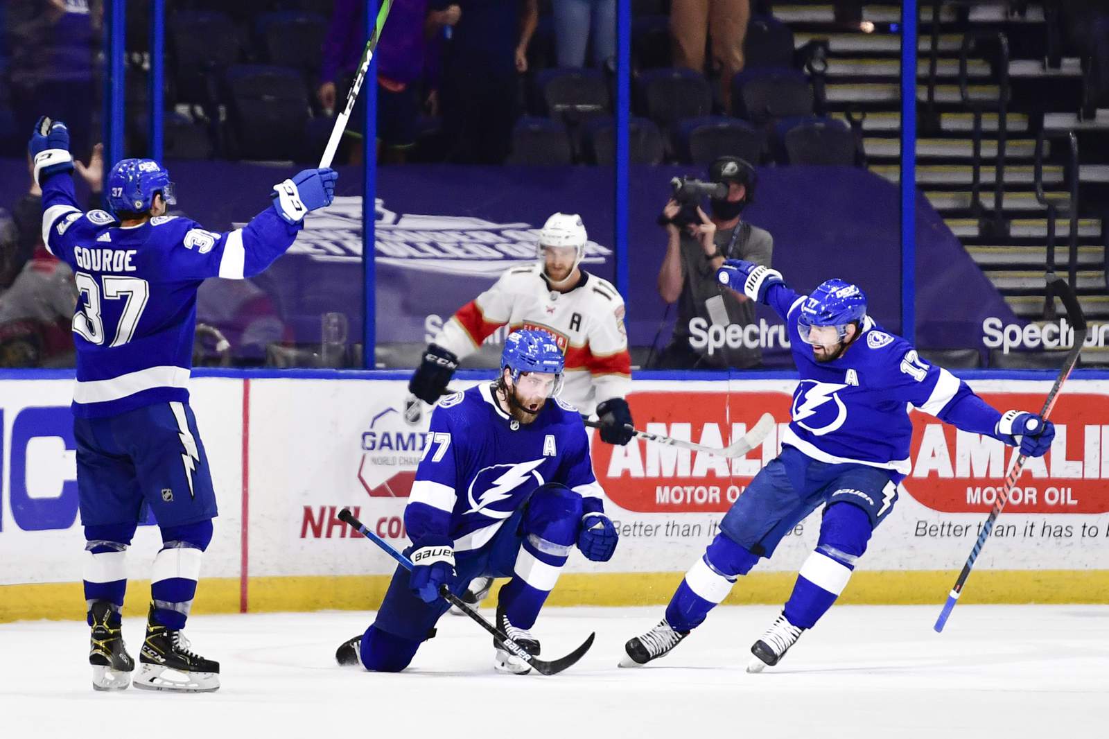 Hedman scores in OT to give Lightning 3-2 win over Panthers