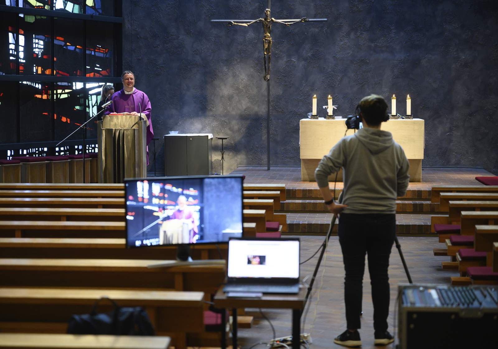 Catholic churches live stream fourth Sunday of Lent Mass