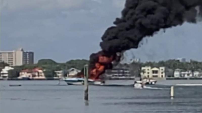 Hombre sale ileso de explosión barco e incendio cerca de Dinner Key Marina, en Miami