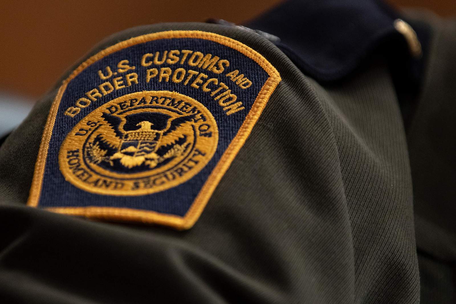 Sheriff: Customs agent kills 3 family members, then himself