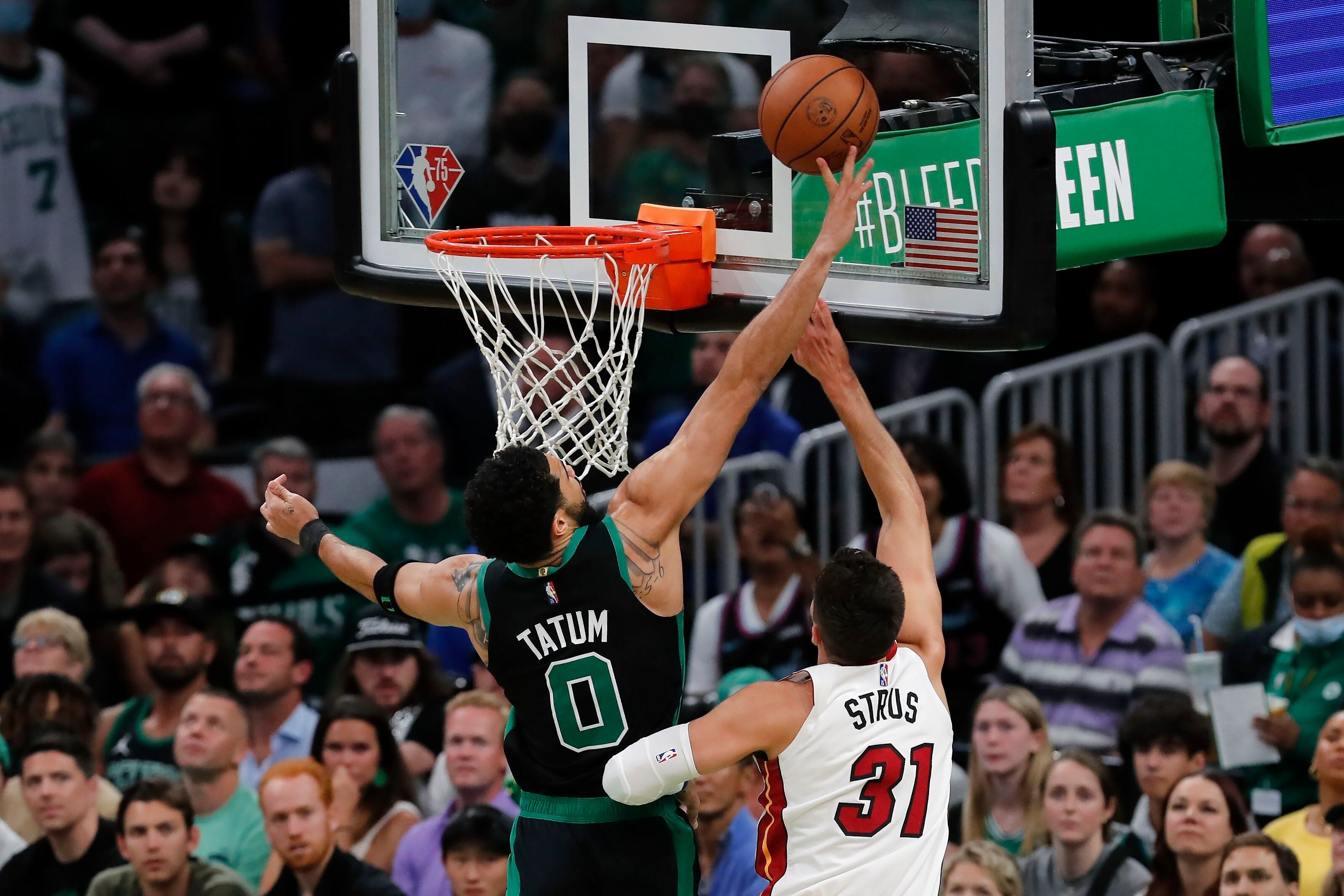 Miami Heat's Duncan Robinson Reveals How The Los Angeles Lakers Bench  Trash-Talked Him - EssentiallySports