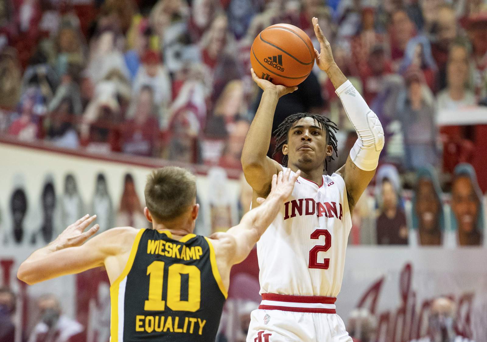 Franklin's late shot sends Indiana past No. 8 Iowa 67-65