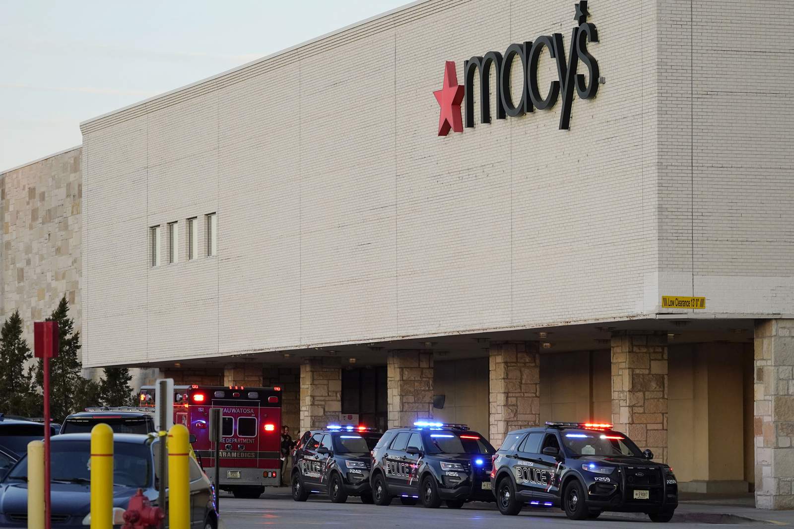 15-year-old arrested in Wisconsin mall shooting