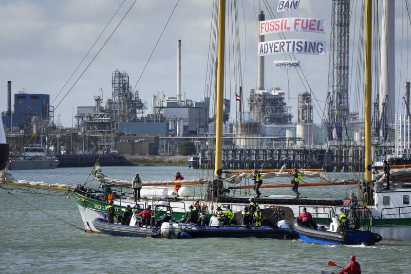Activists call for EU ban on fossil fuel advertising