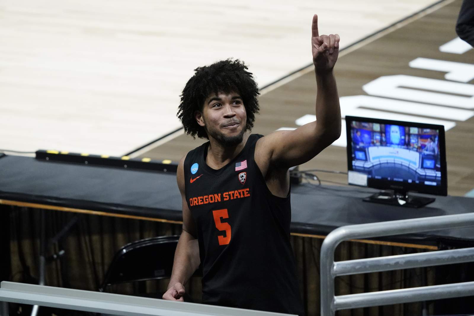 Picked last, Oregon State now Elite after beating Loyola